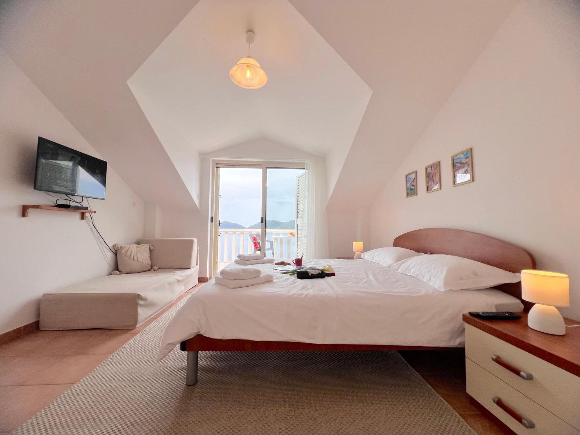 Terrace Studios With Panoramic Seaview Убли Экстерьер фото