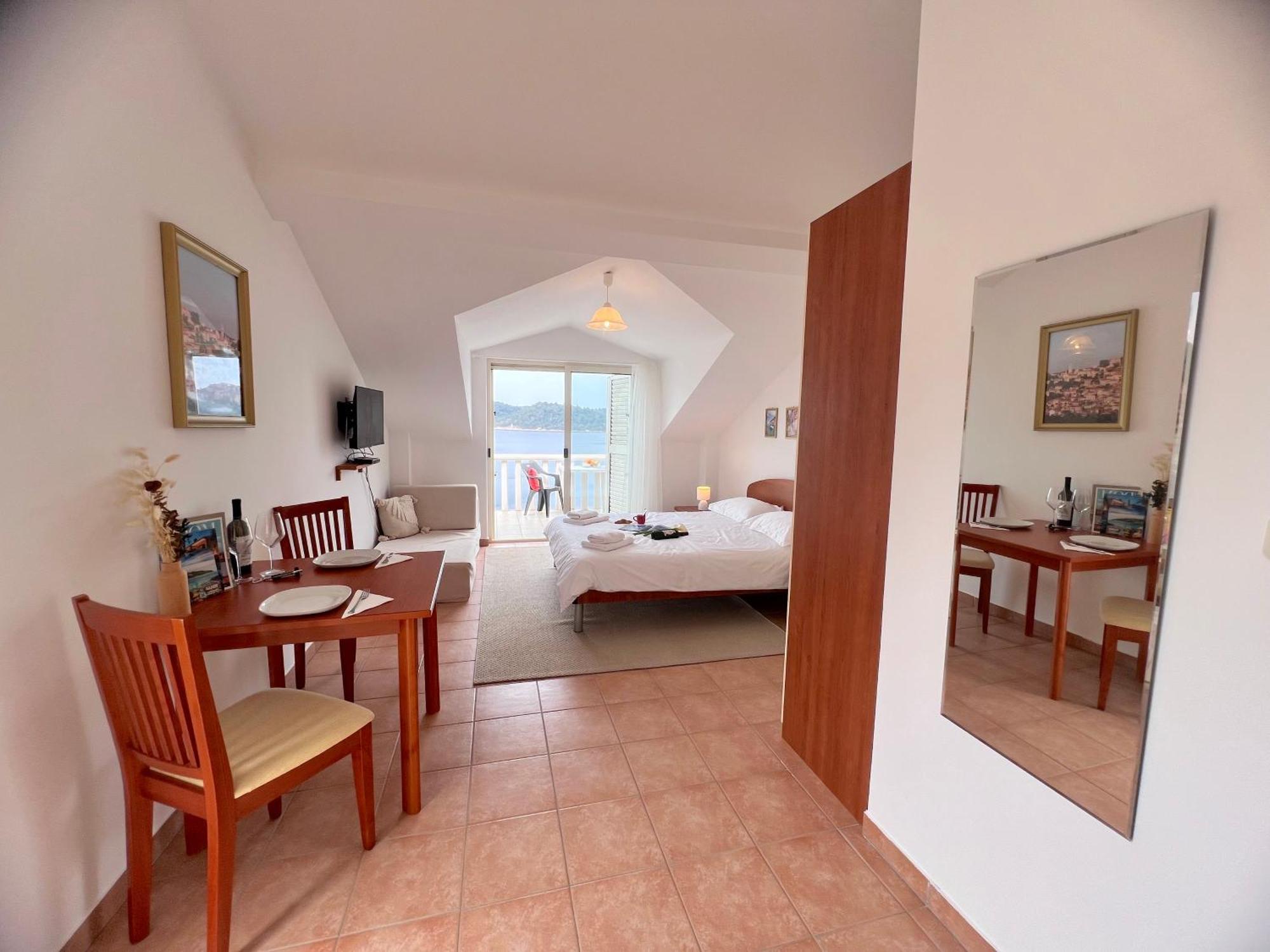 Terrace Studios With Panoramic Seaview Убли Экстерьер фото
