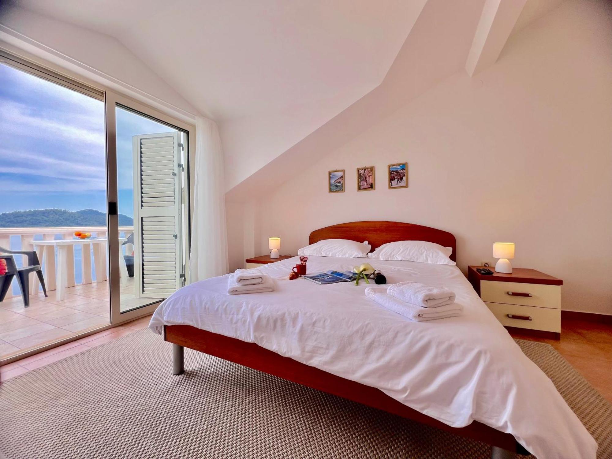 Terrace Studios With Panoramic Seaview Убли Экстерьер фото