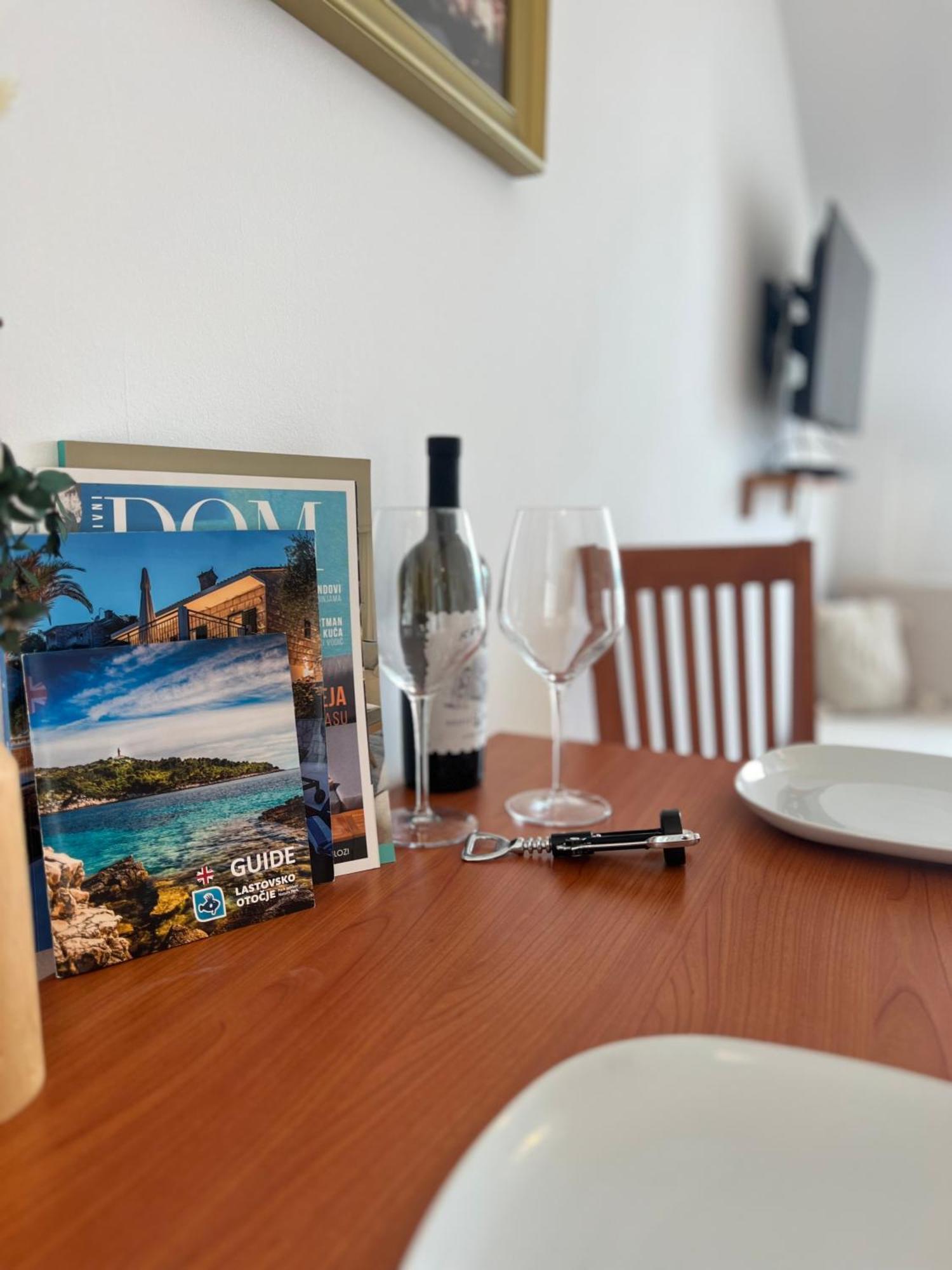 Terrace Studios With Panoramic Seaview Убли Экстерьер фото