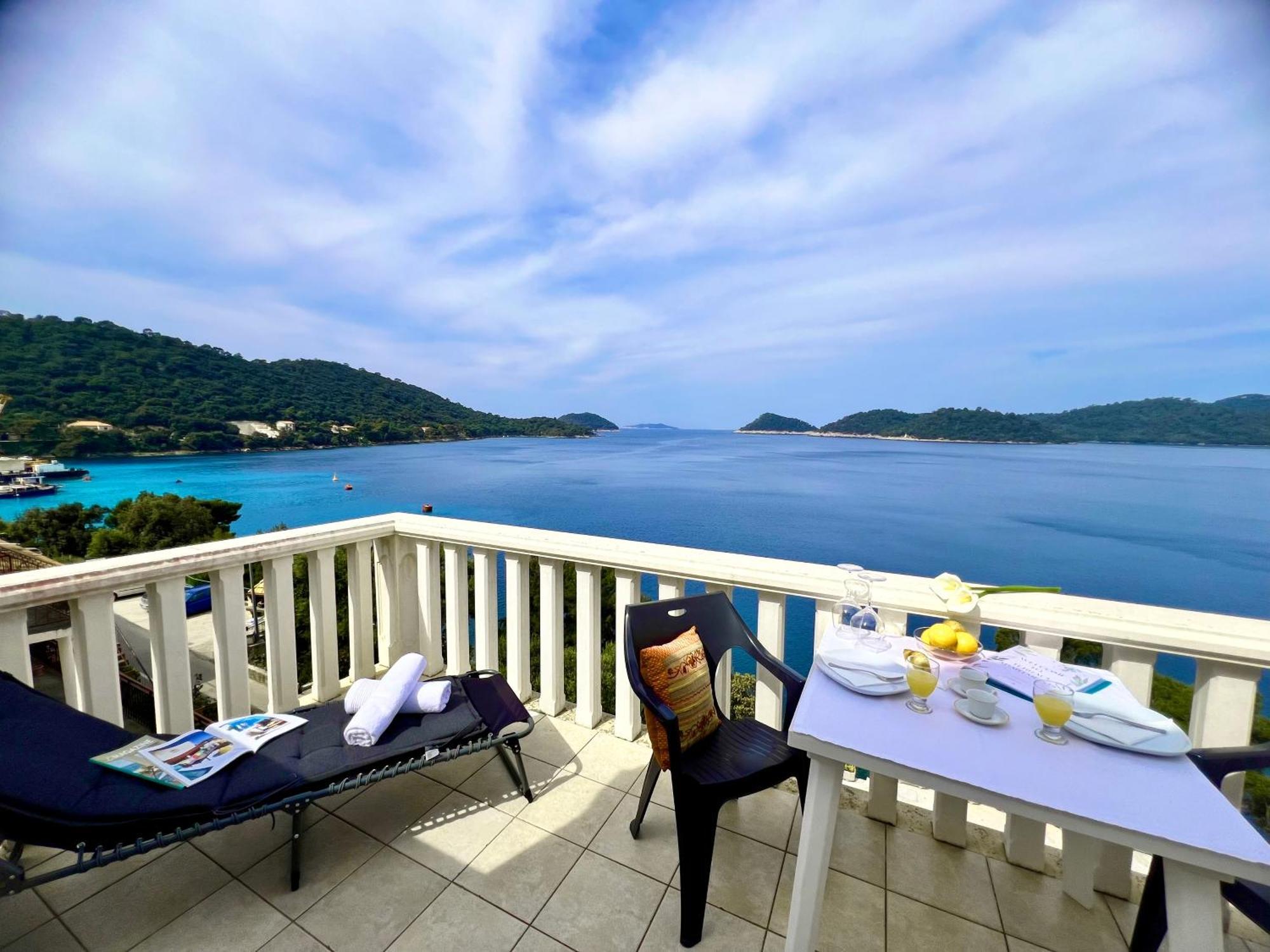 Terrace Studios With Panoramic Seaview Убли Экстерьер фото