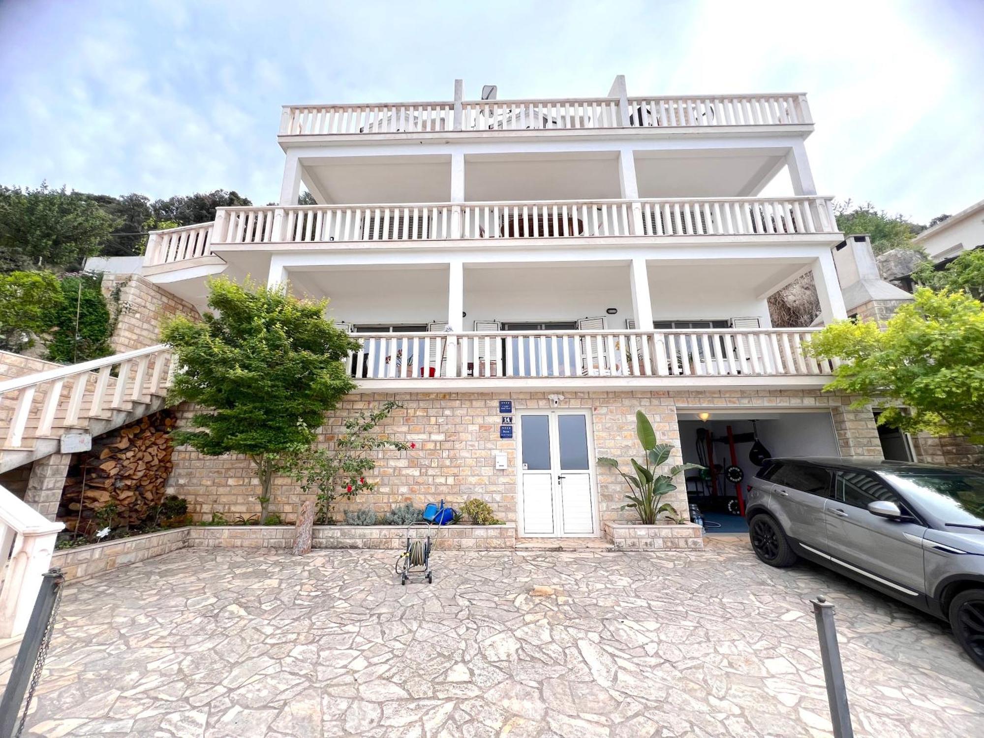 Terrace Studios With Panoramic Seaview Убли Экстерьер фото