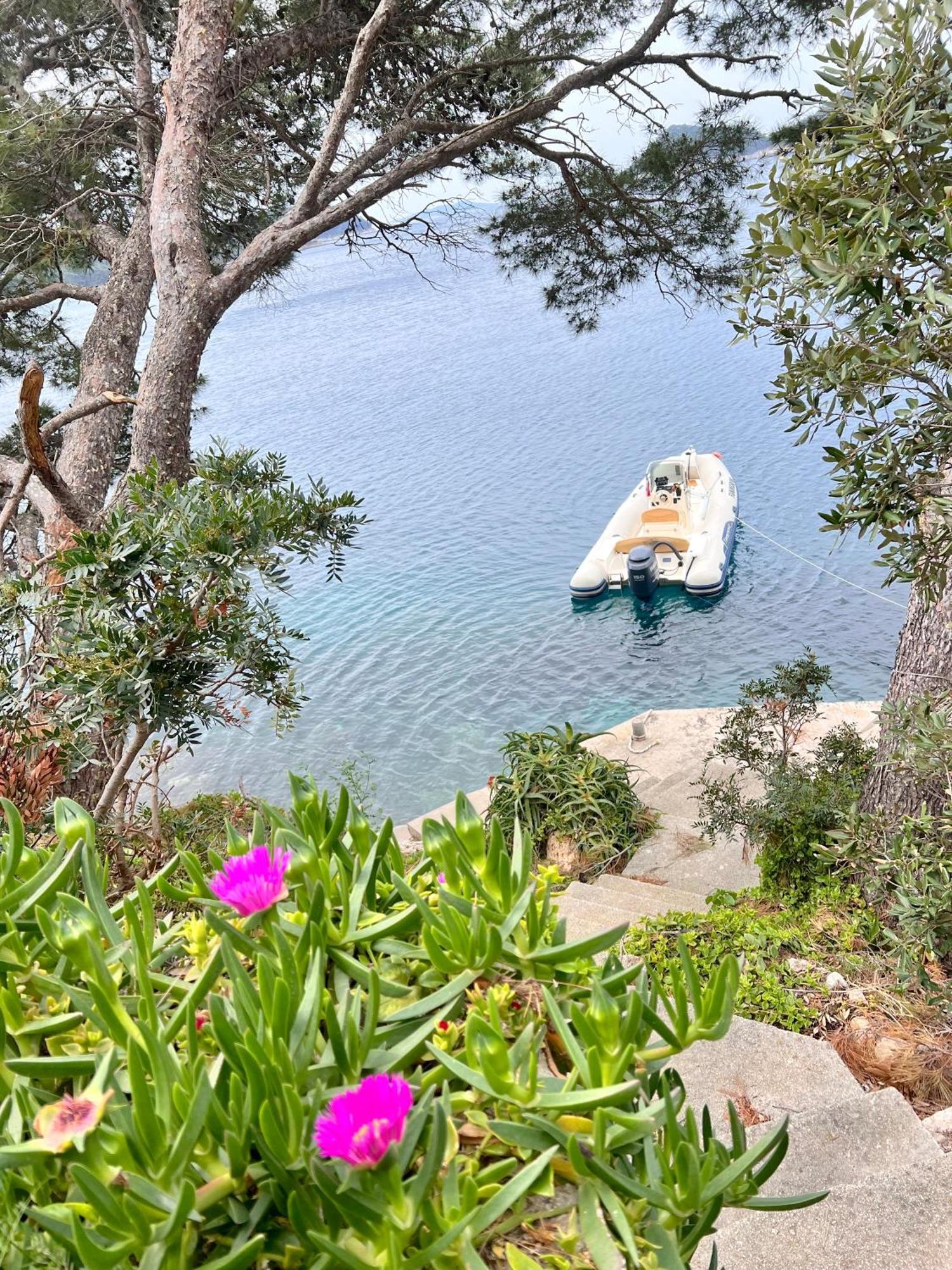 Terrace Studios With Panoramic Seaview Убли Экстерьер фото